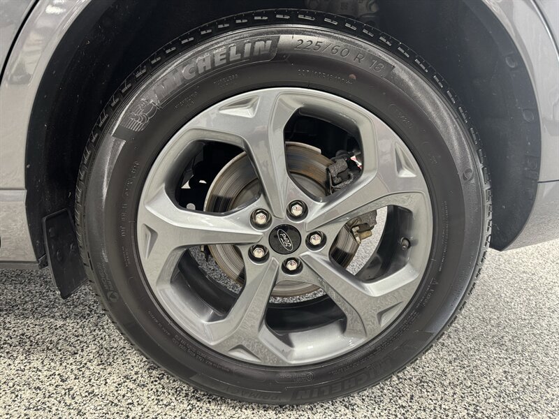 Used 2023 Ford Escape ST-Line w/ Tech Pack #1 FWD image 5