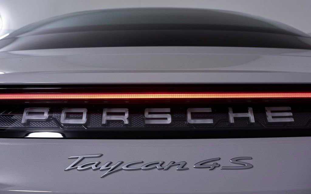 New 2025 Porsche Taycan 4S image 15