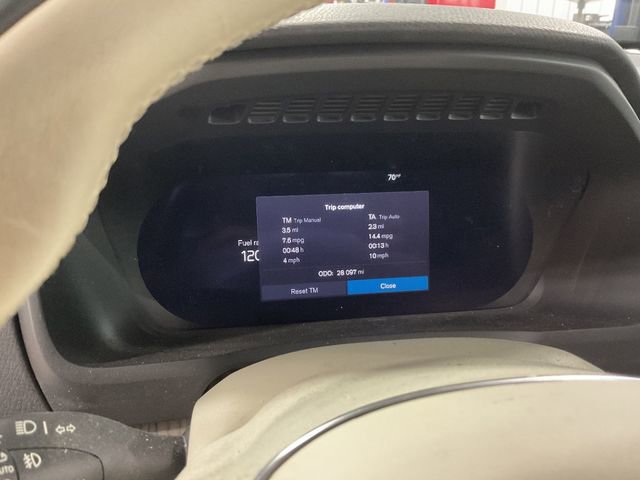 Used 2023 Volvo XC90 B6 Plus image 13