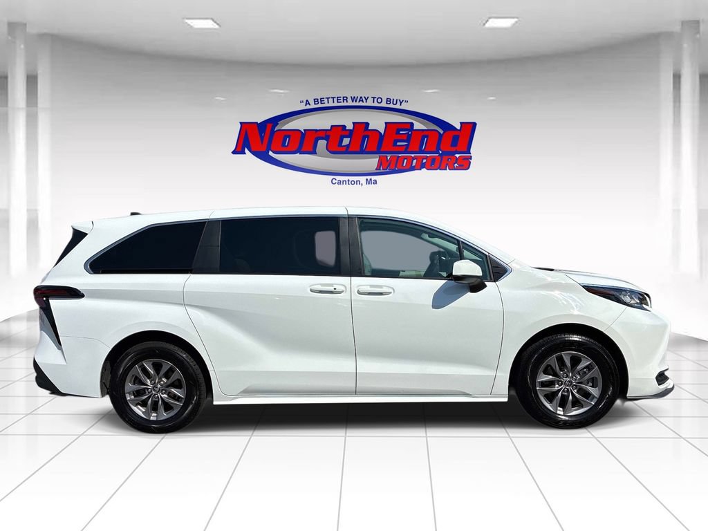 Used 2023 Toyota Sienna LE FWD image 8
