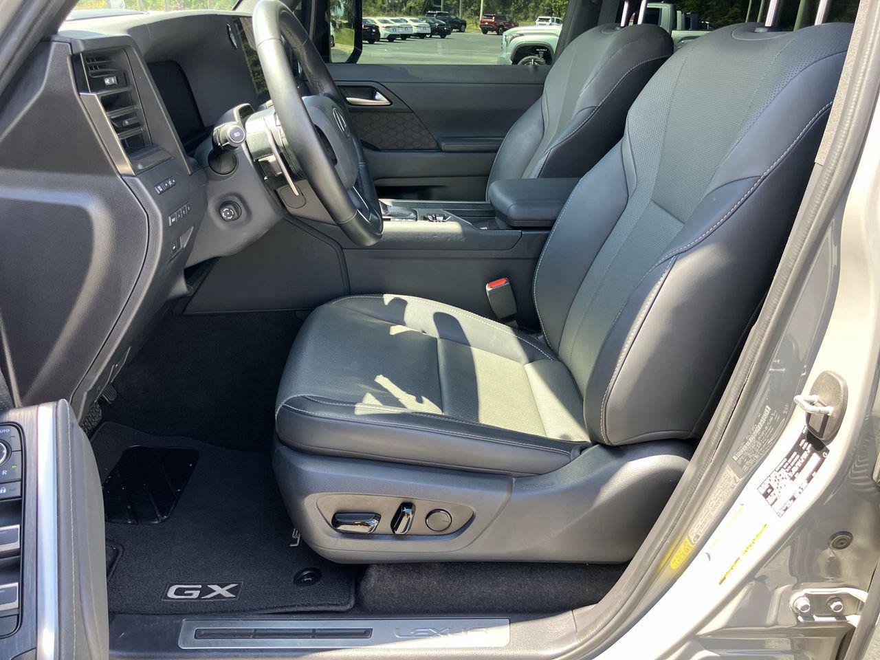 Used 2024 Lexus GX 550 w/ Accessory Package (31) AWD/4WD image 16