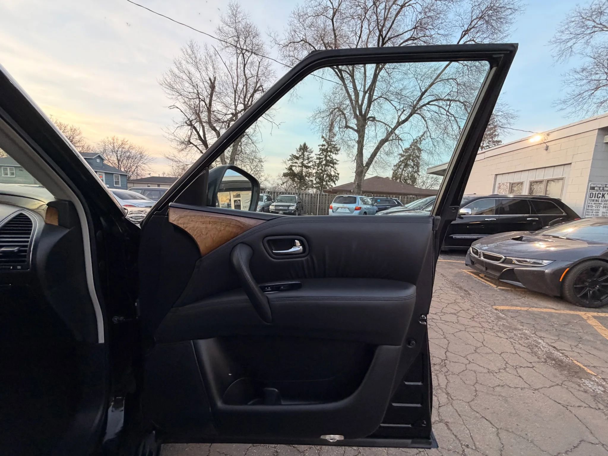 Used 2011 INFINITI QX56 4WD w/ Theater Pkg image 22