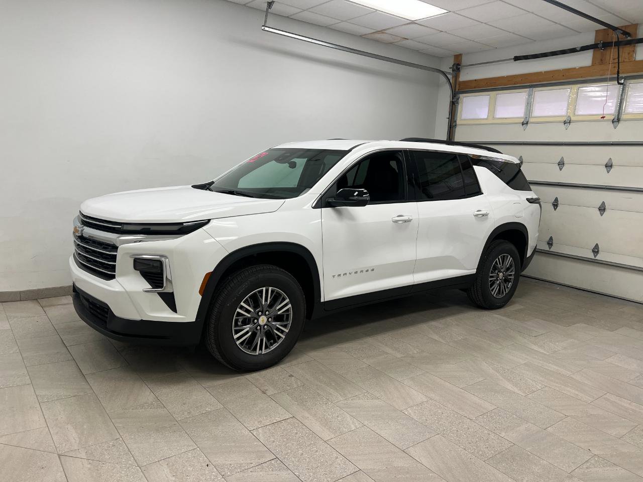 New 2026 Chevrolet Traverse LT image 2