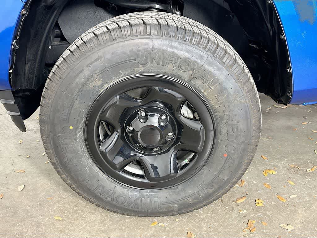 Used 2018 Toyota Tacoma SR5 RWD image 8