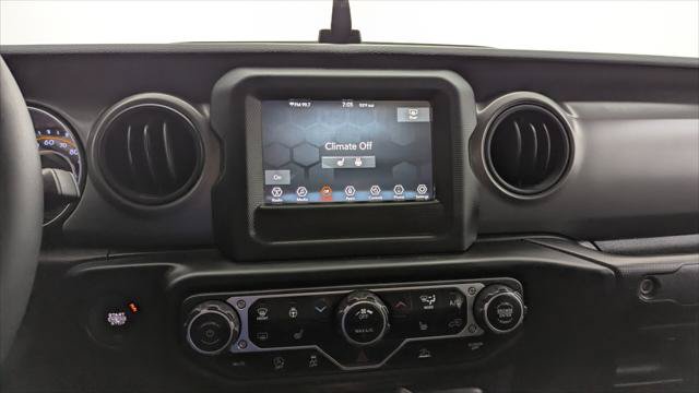 Used 2023 Jeep Gladiator Sport AWD/4WD image 27
