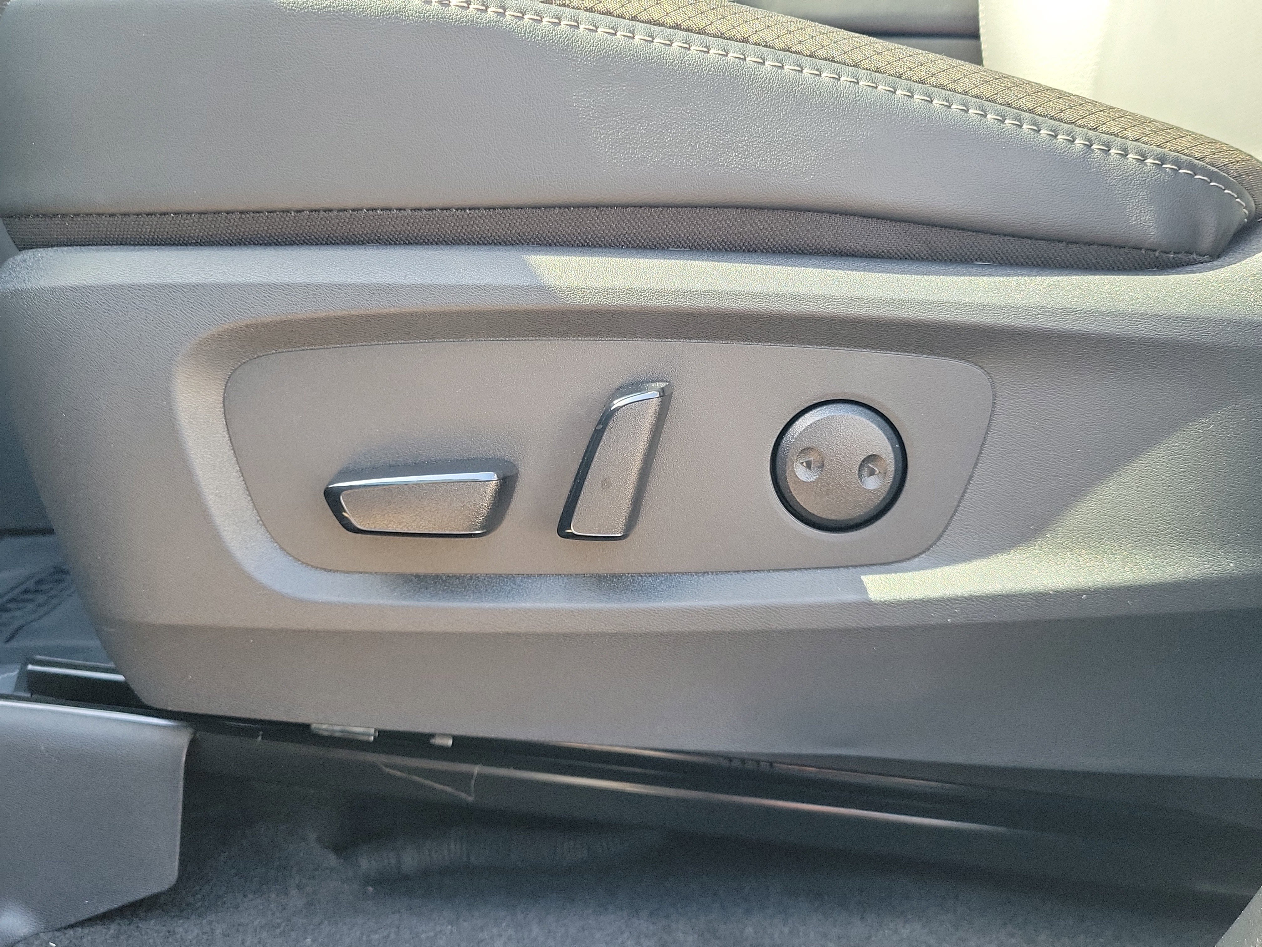 New 2026 Nissan Pathfinder SL image 18