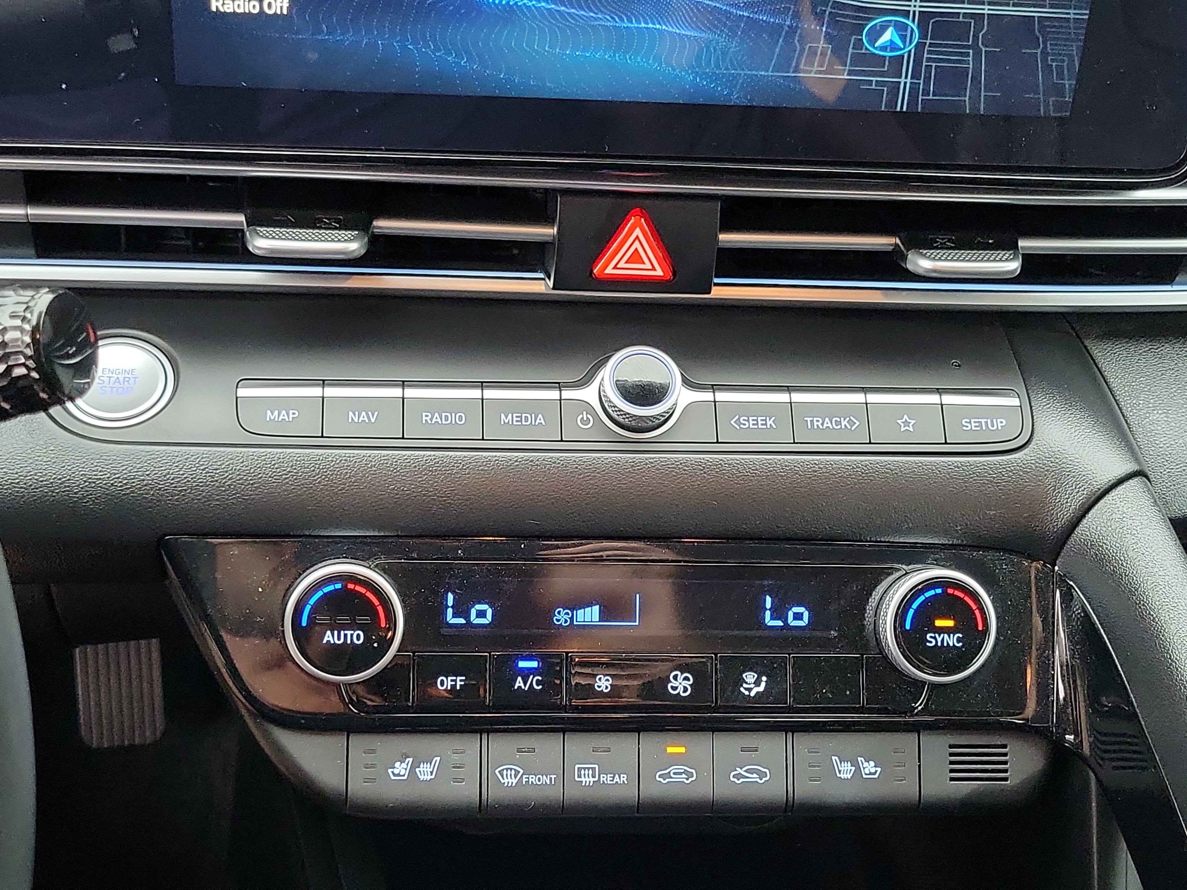 Certified 2025 Hyundai Elantra Limited FWD image 16