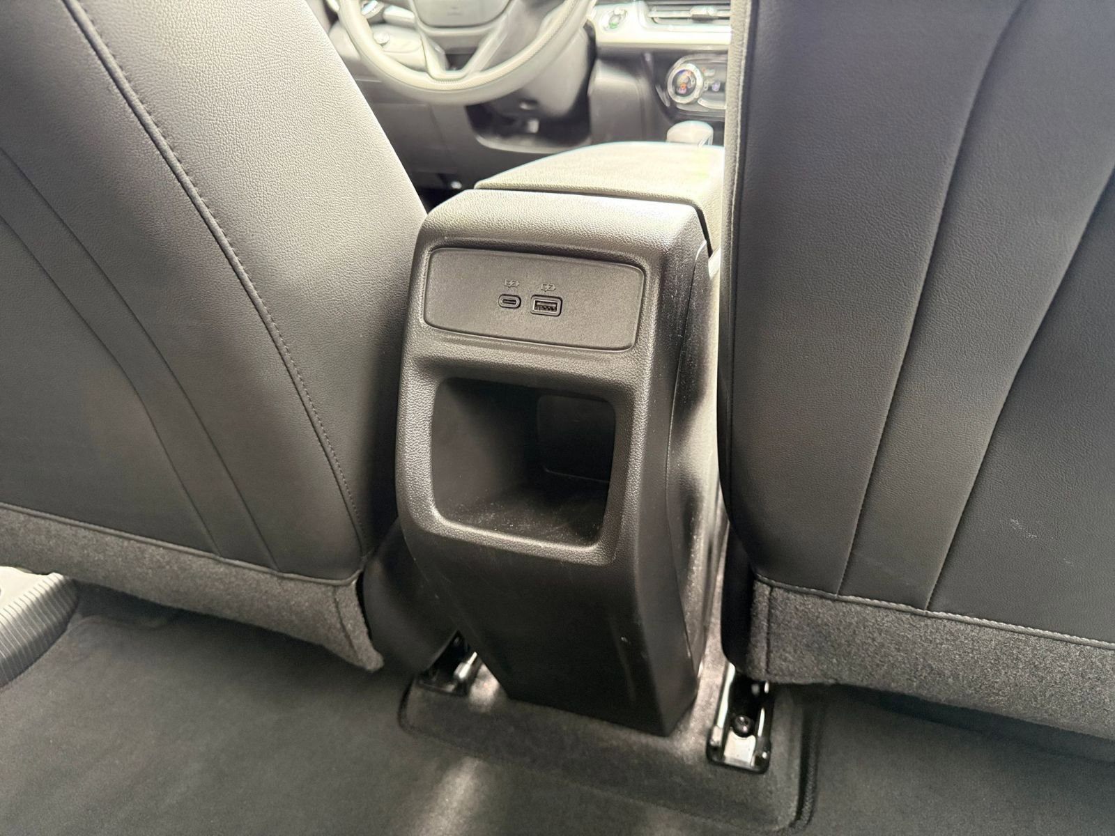Used 2025 Chevrolet Trax LT FWD image 23