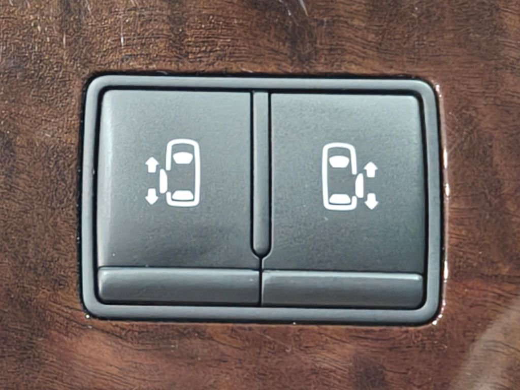 Used 2012 Nissan Quest SL image 10