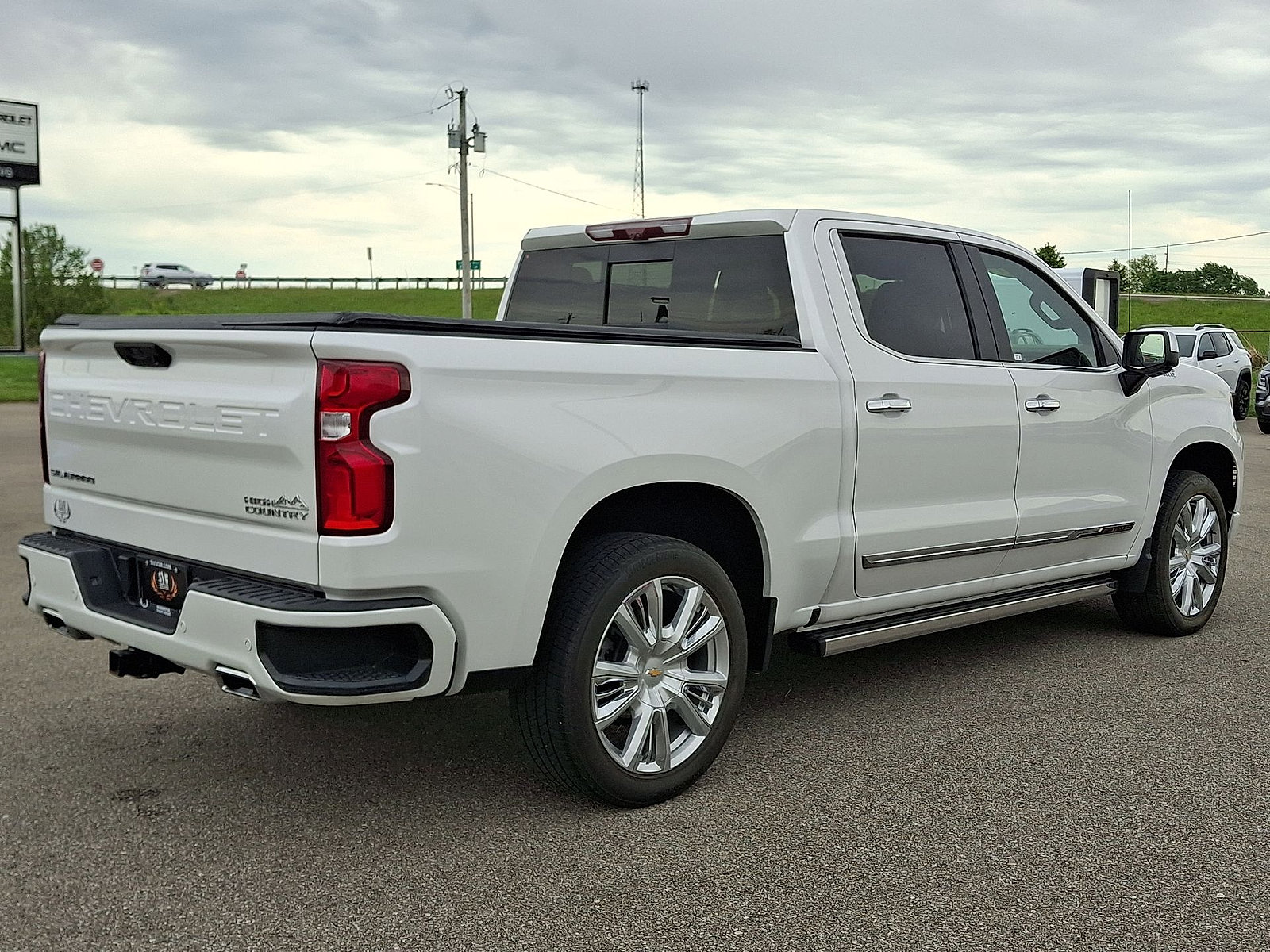Used 2022 Chevrolet Silverado 1500 High Country w/ High Country Premium Package AWD/4WD image 25
