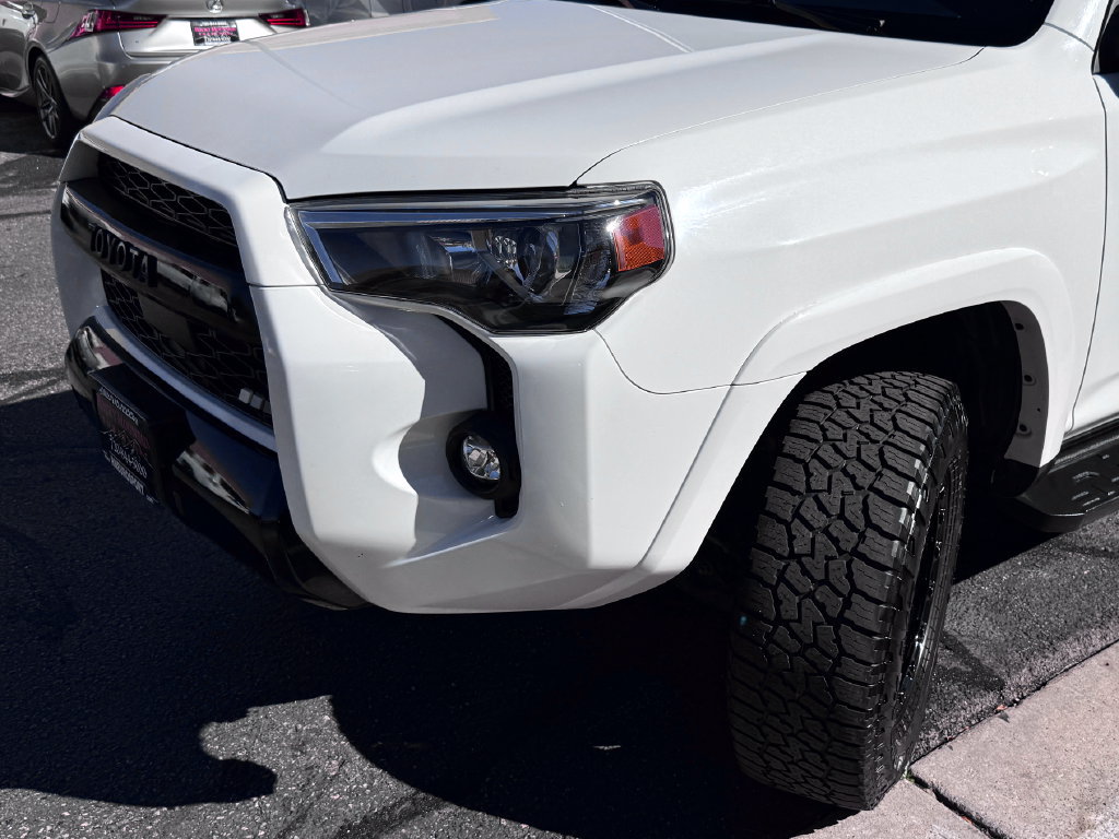 Used 2022 Toyota 4Runner SR5 AWD/4WD image 5