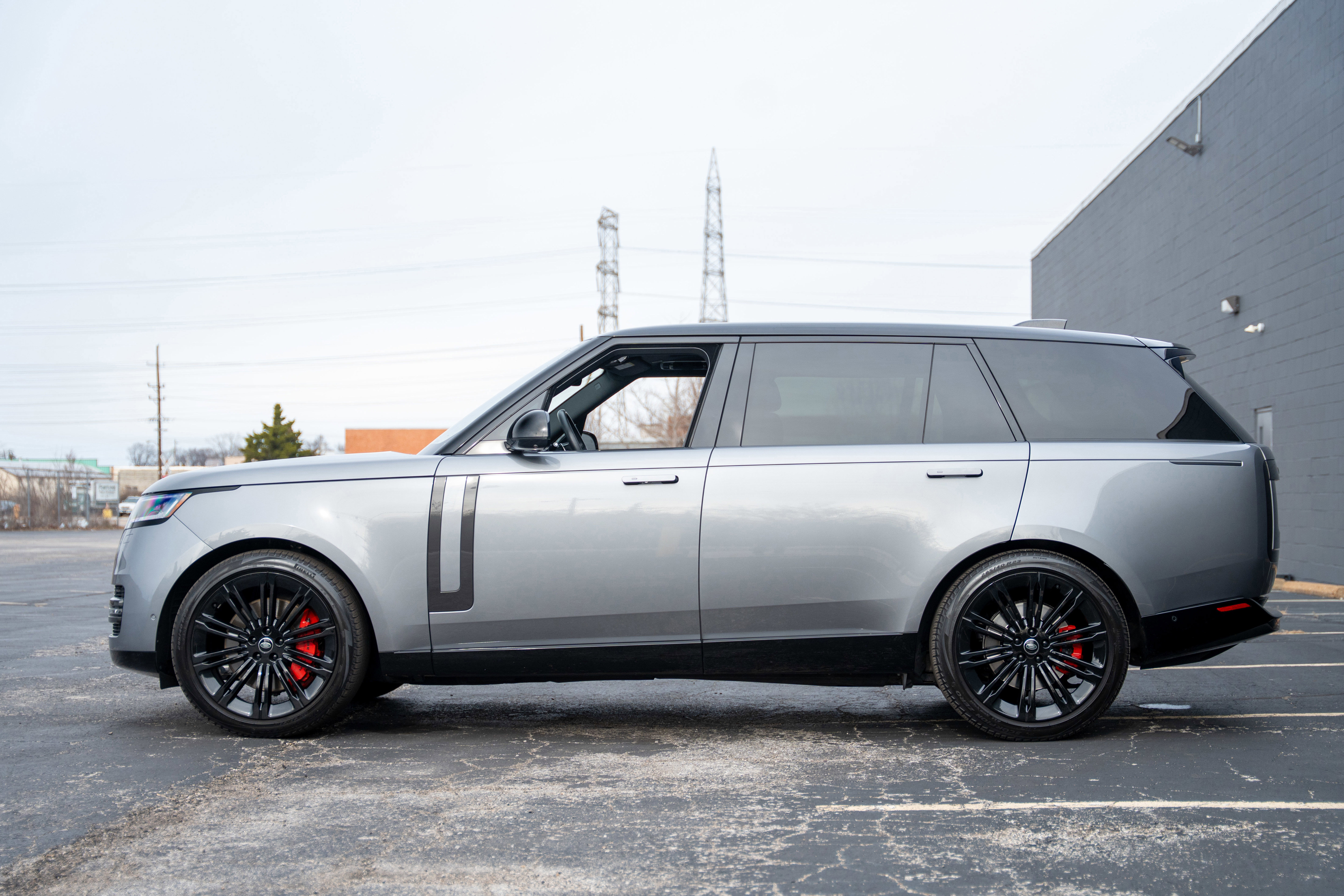 Used 2023 Land Rover Range Rover Long Wheelbase SE AWD/4WD image 3