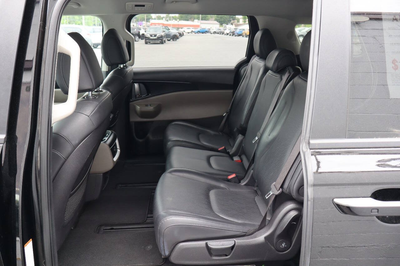 Used 2025 Kia Carnival FWD image 5