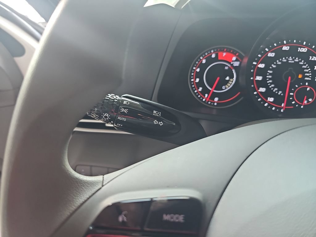 Certified 2023 Hyundai Elantra SE FWD image 24