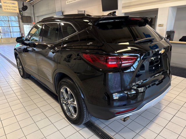 Used 2025 Chevrolet Blazer LT w/ Convenience Package FWD image 5