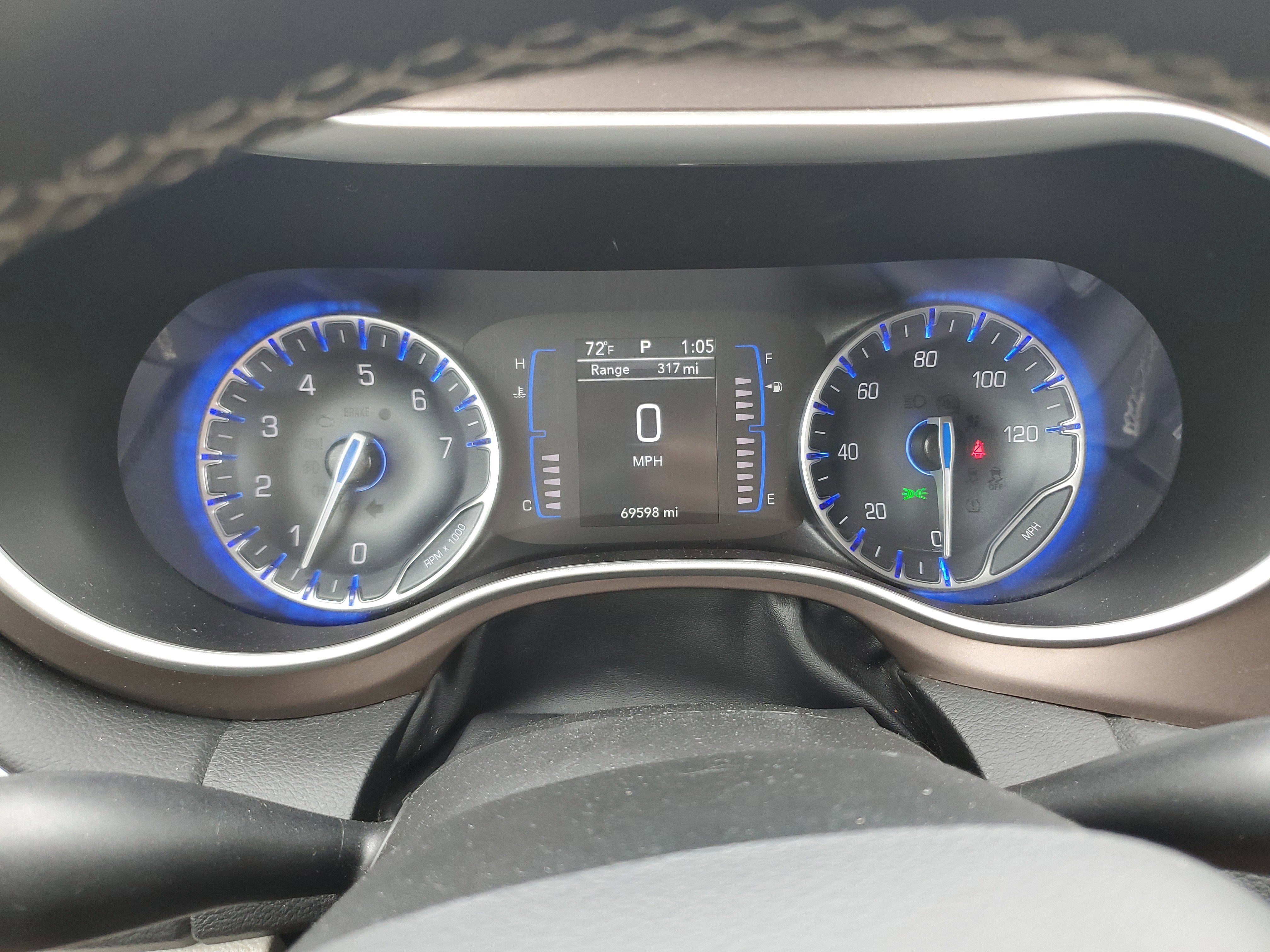 Used 2023 Chrysler Voyager LX image 25