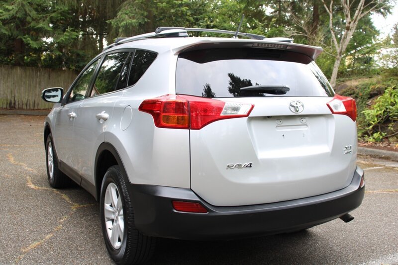 Used 2013 Toyota RAV4 XLE AWD/4WD image 4