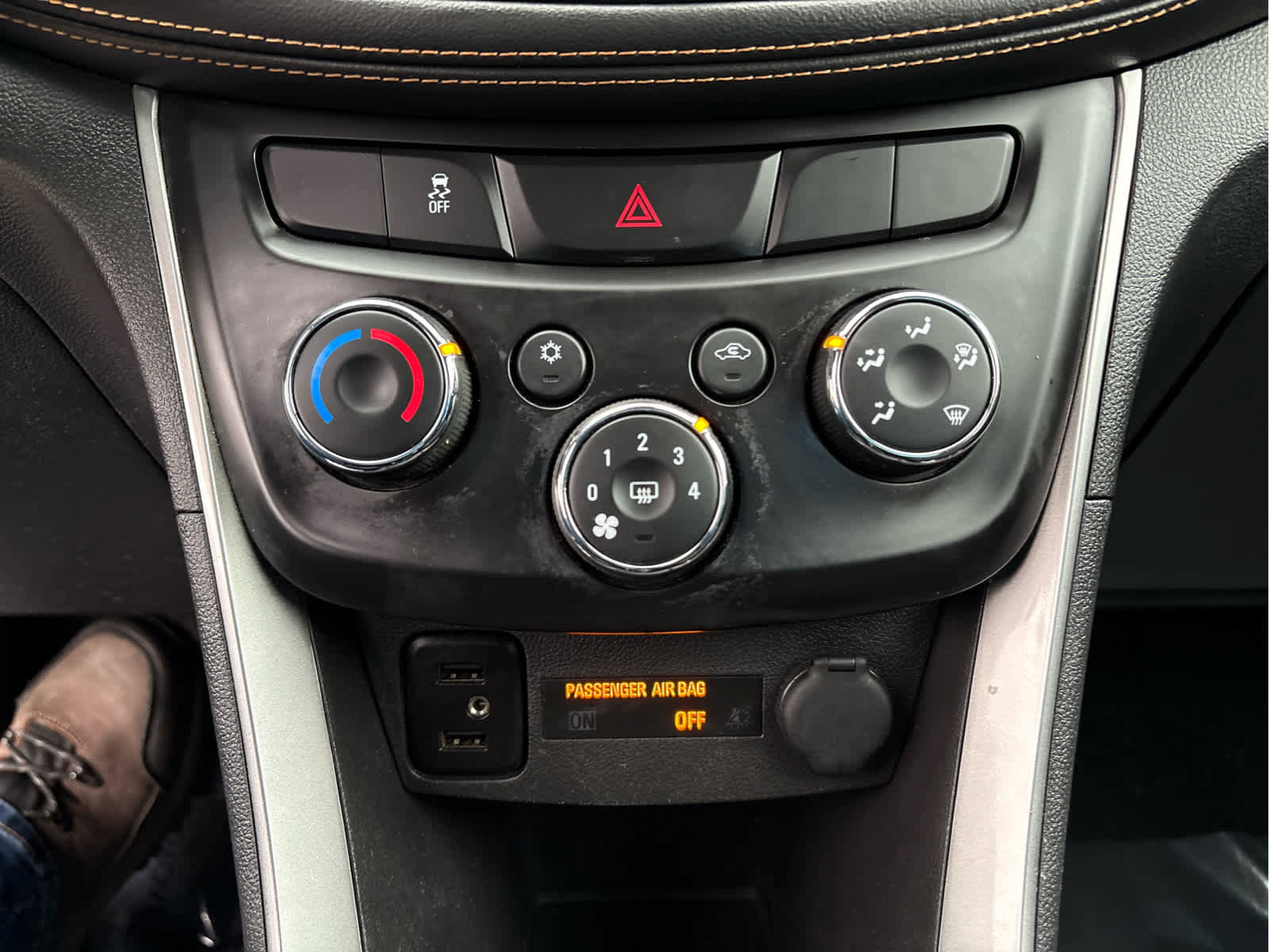 Used 2018 Chevrolet Trax LT w/ LT Convenience Package image 19