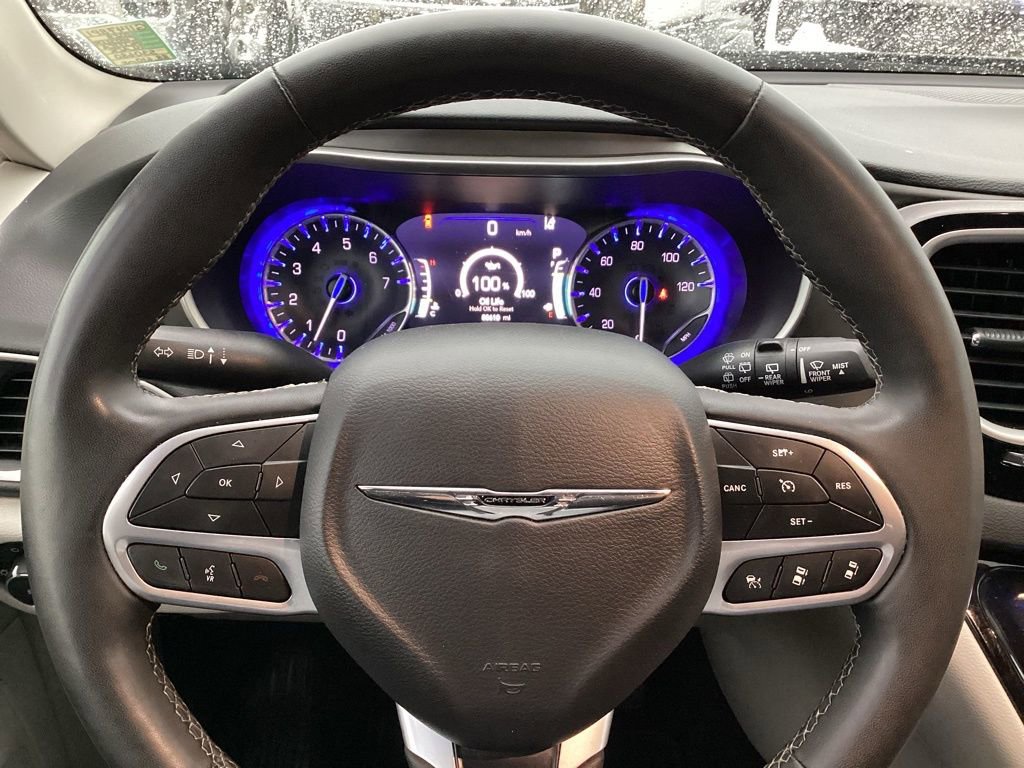 Used 2023 Chrysler Pacifica Touring-L image 36