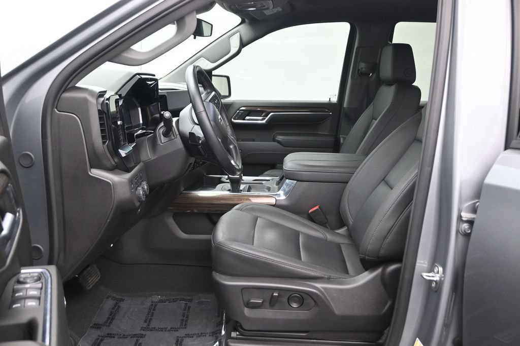 Used 2024 Chevrolet Silverado 1500 LT Trail Boss w/ Convenience Package II AWD/4WD image 13