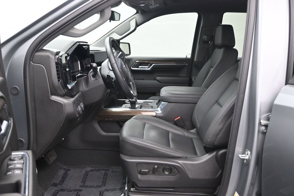 Used 2024 Chevrolet Silverado 1500 LT Trail Boss w/ Convenience Package II AWD/4WD image 13