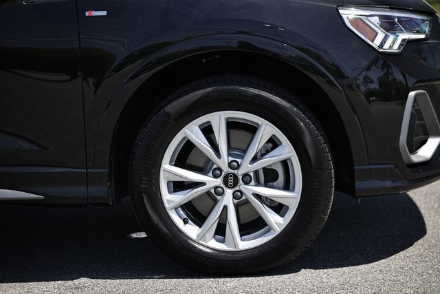 Certified 2025 Audi Q3 2.0T Premium w/ Convenience Package AWD/4WD image 4