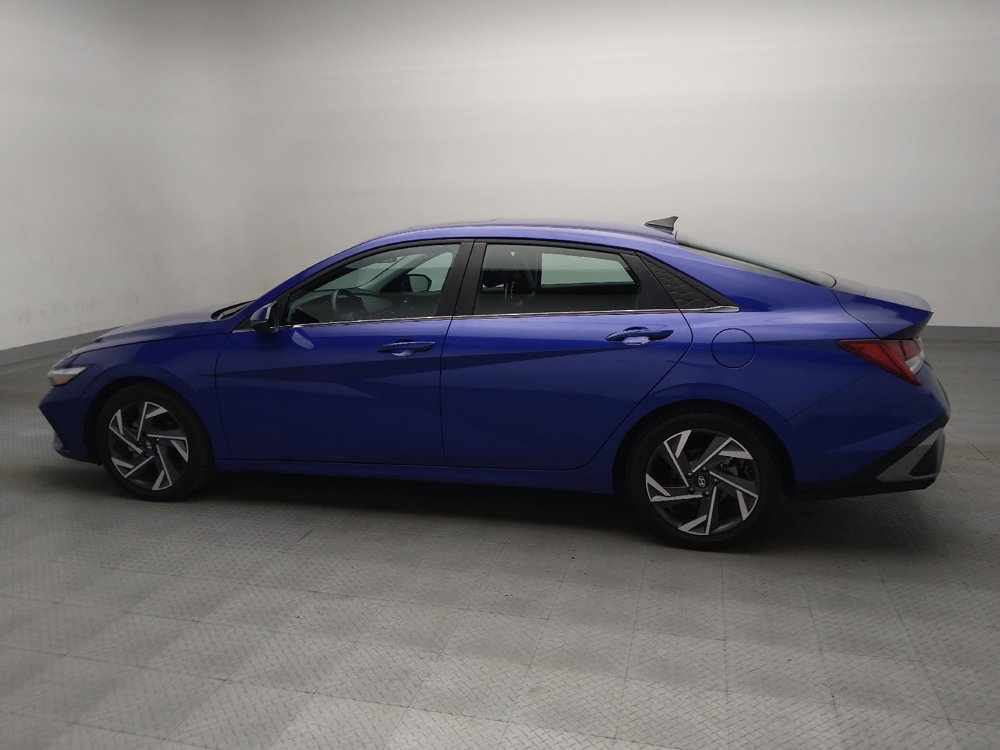 Used 2025 Hyundai Elantra Limited FWD image 3