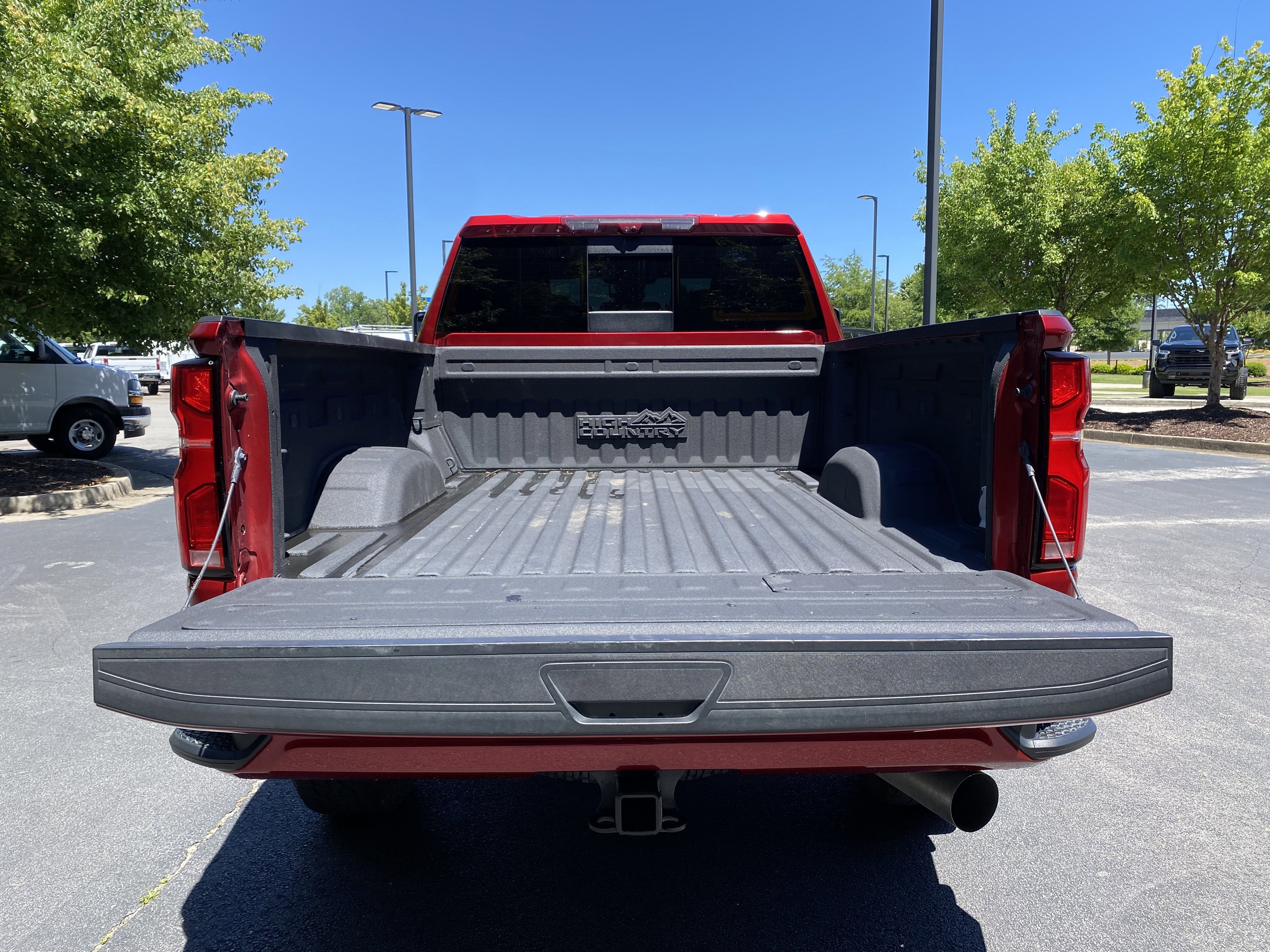 Used 2024 Chevrolet Silverado 2500 High Country w/ Technology Package AWD/4WD image 11