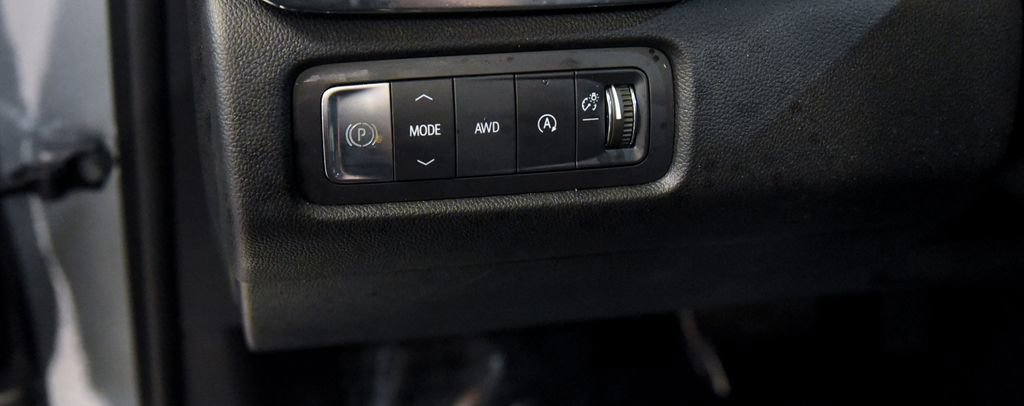 Used 2025 GMC Acadia Denali image 19