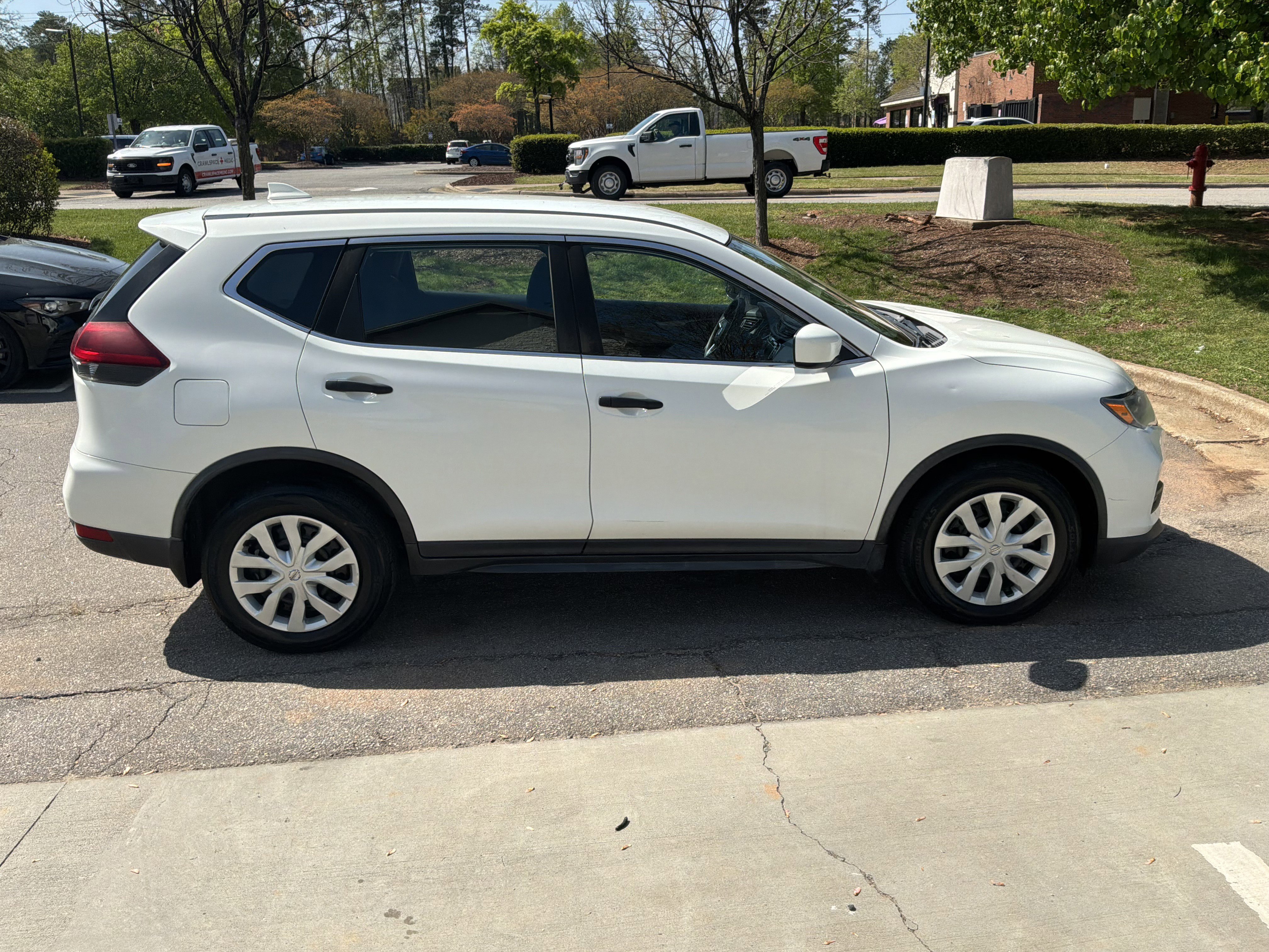 Used 2019 Nissan Rogue S image 18