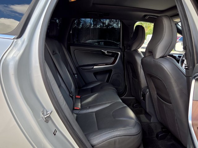 Used 2015 Volvo XC60 T5 Platinum w/ Inscription Package FWD image 15