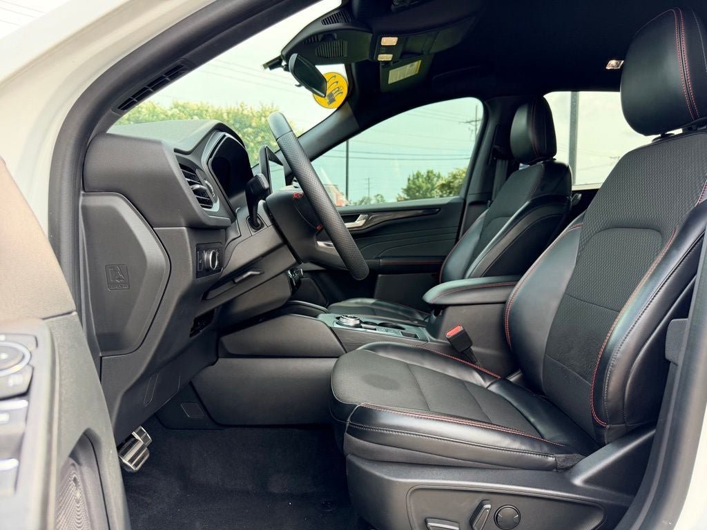 Certified 2023 Ford Escape ST-Line w/ Tech Pack #1 FWD image 24