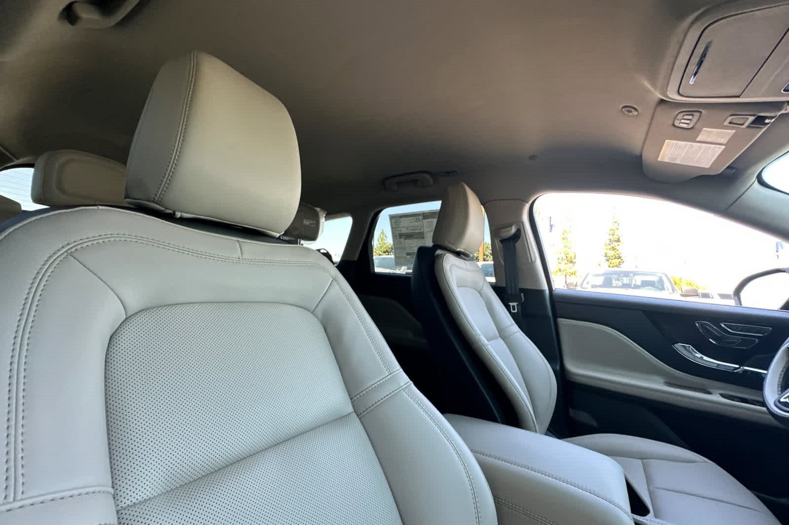 Used 2025 Lincoln Corsair Premiere w/ Equipment Group 101A image 18