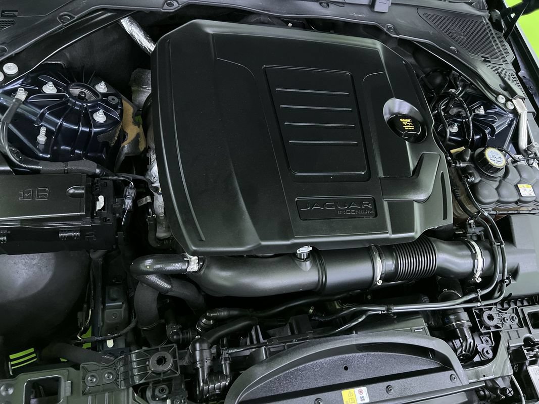 Used 2020 Jaguar XE S RWD image 29