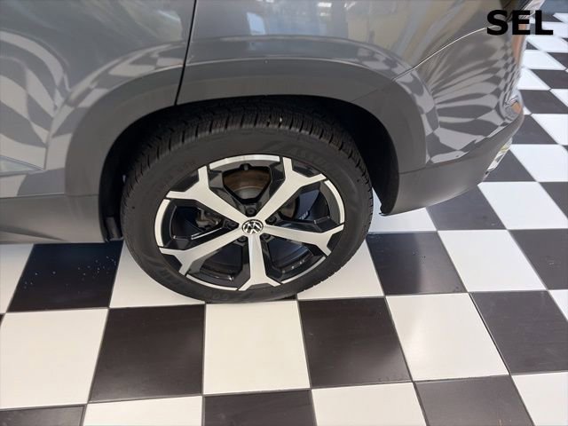 Certified 2025 Volkswagen Taos SEL image 7