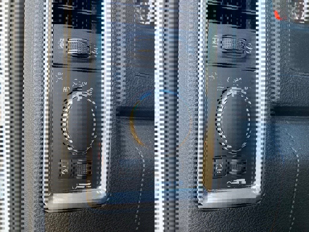 Used 2024 RAM 1500 Classic SLT image 13