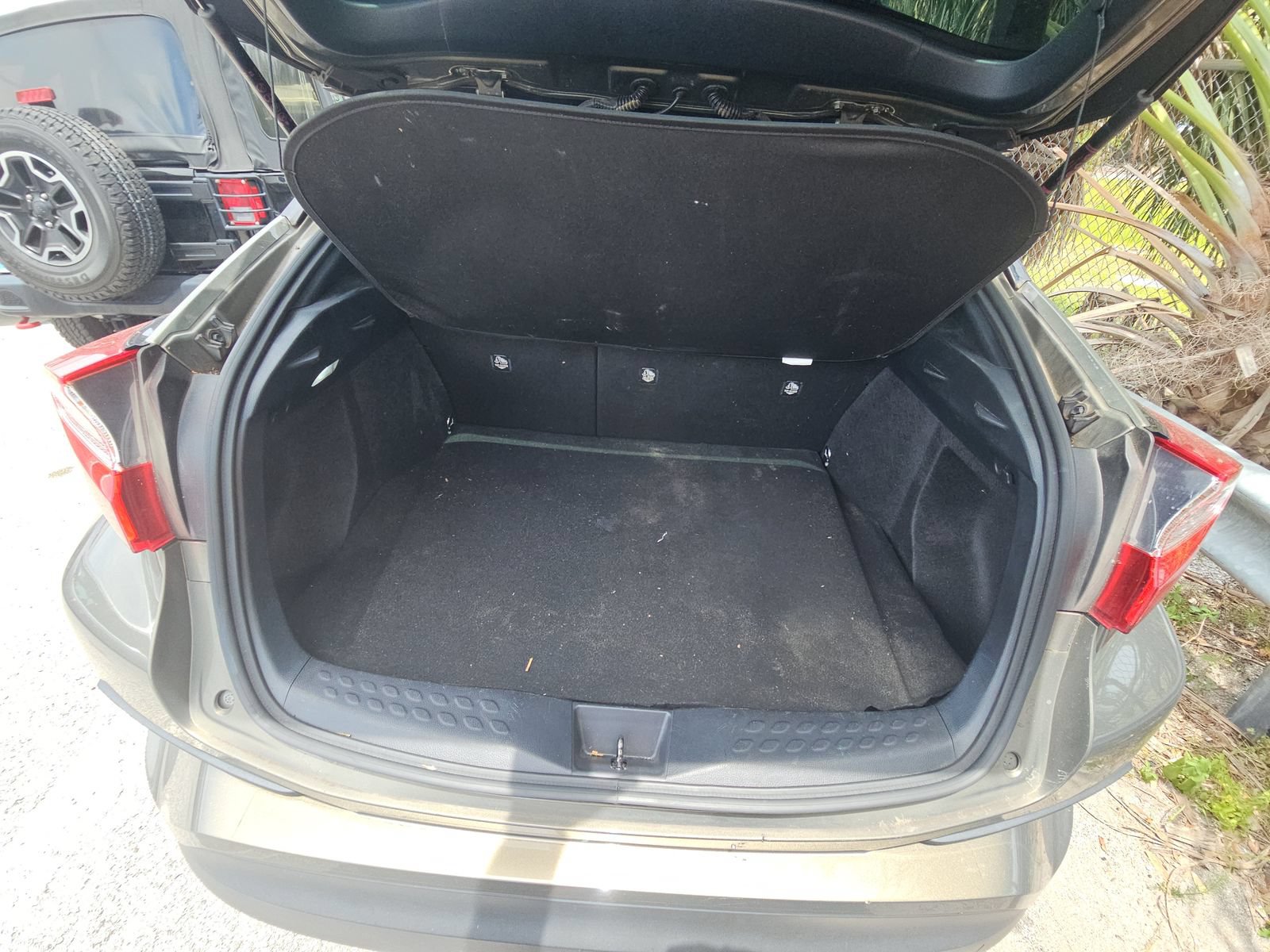 Used 2021 Toyota C-HR XLE FWD image 16
