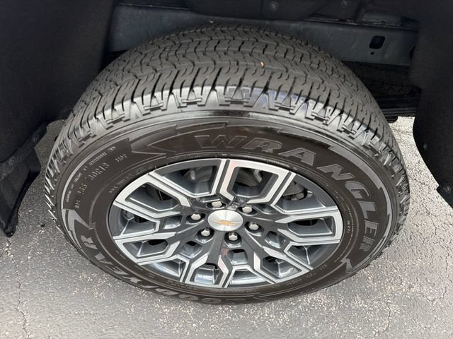 Used 2024 Chevrolet Colorado LT w/ LT Convenience Package III AWD/4WD image 26