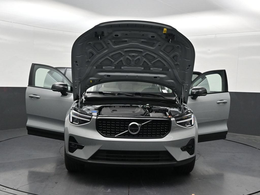 New 2026 Volvo XC40 B5 Plus w/ Protection Package Premier AWD/4WD image 34
