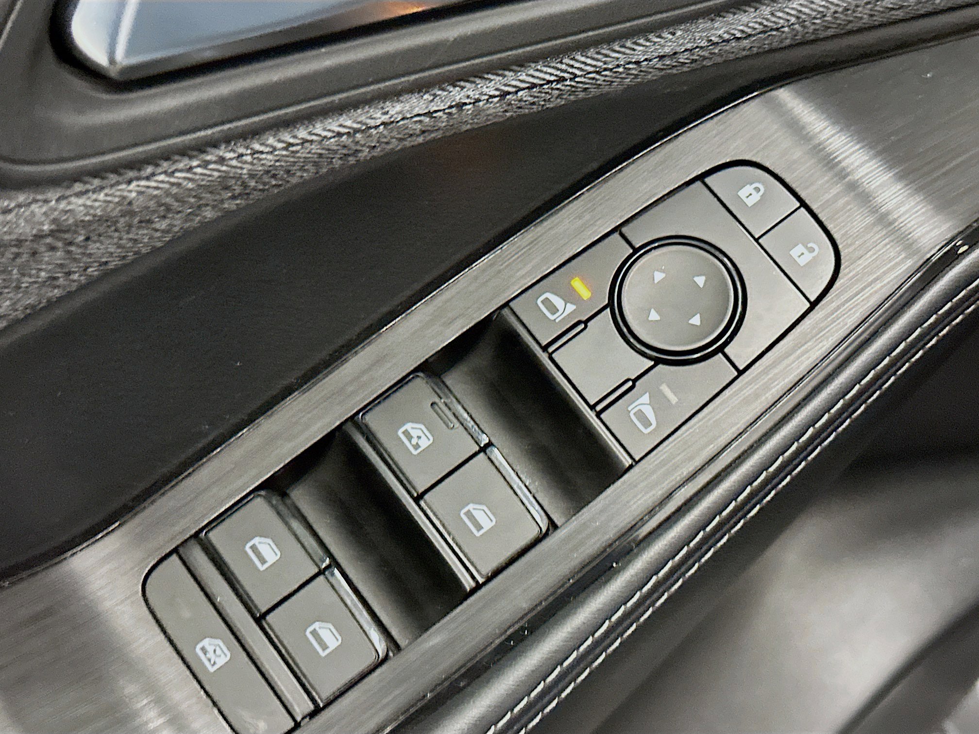Used 2023 Nissan Rogue SV AWD/4WD image 15