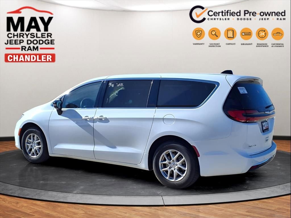 Used 2024 Chrysler Pacifica Touring-L image 3