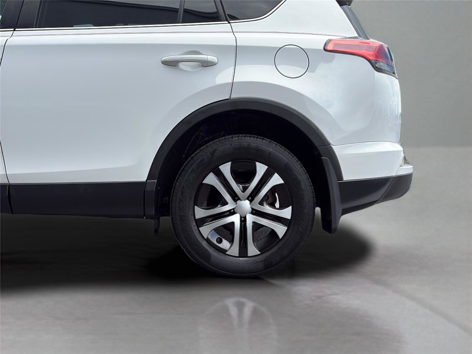 Used 2016 Toyota RAV4 LE AWD/4WD image 31