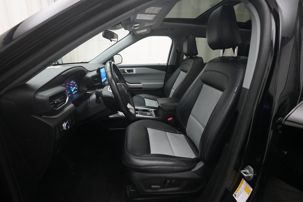 Used 2022 Ford Explorer XLT w/ Equipment Group 202A image 7