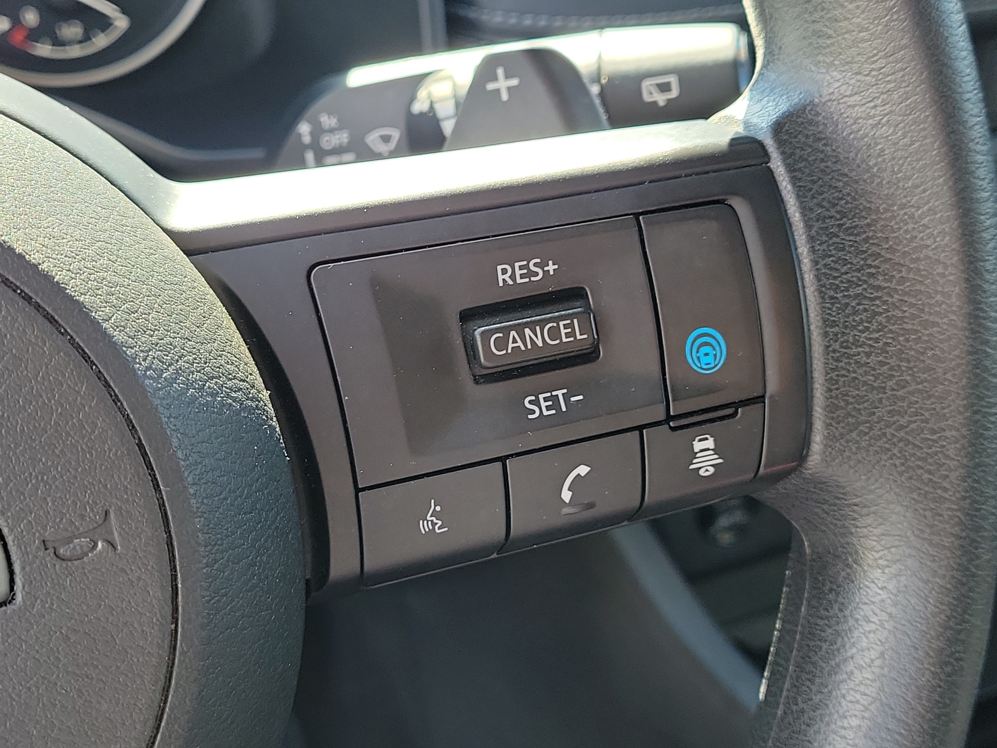 Used 2024 Nissan Rogue SV FWD image 31