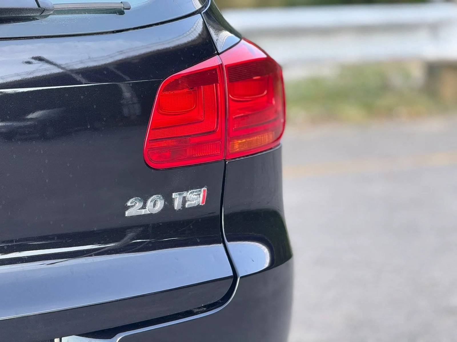 Used 2015 Volkswagen Tiguan SEL FWD image 8