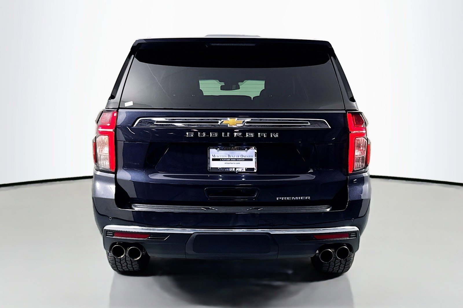 Used 2023 Chevrolet Suburban Premier image 3