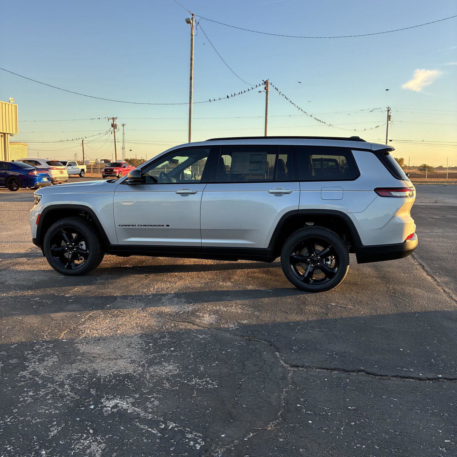 New 2025 Jeep Grand Cherokee L Limited w/ Black Appearance Package image 18