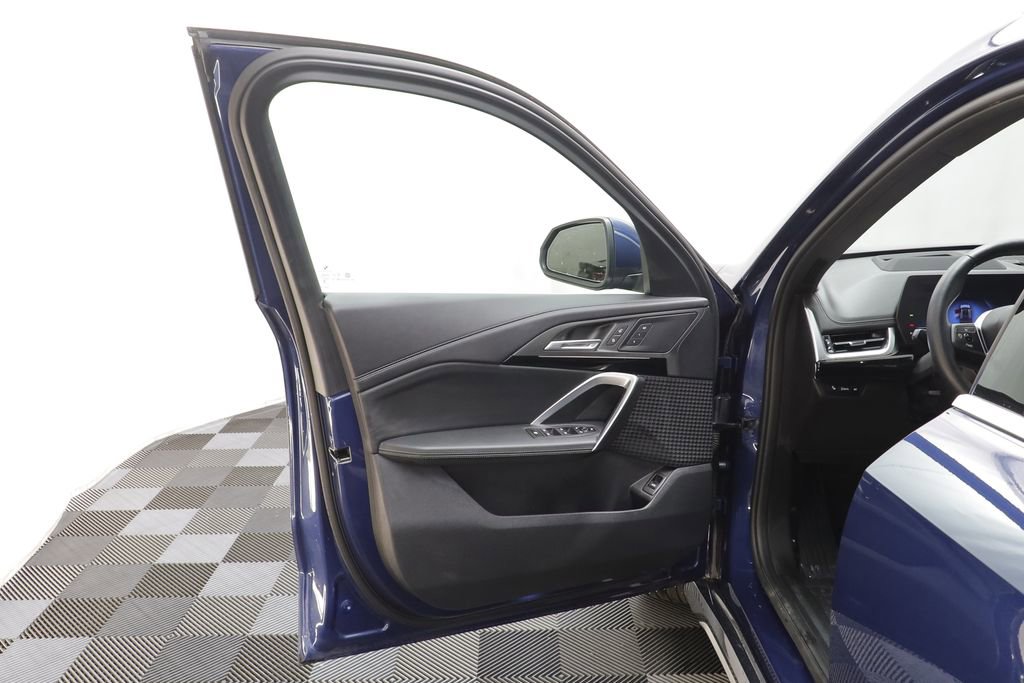 Certified 2025 BMW X1 xDrive28i image 5