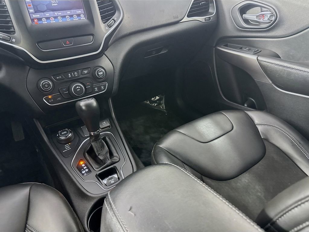 Used 2019 Jeep Cherokee Latitude Plus AWD/4WD image 25