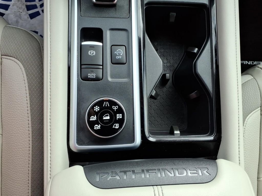 Used 2025 Nissan Pathfinder SL AWD/4WD image 22